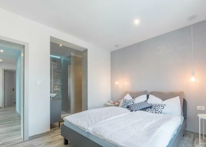 Sun & Sea With A View