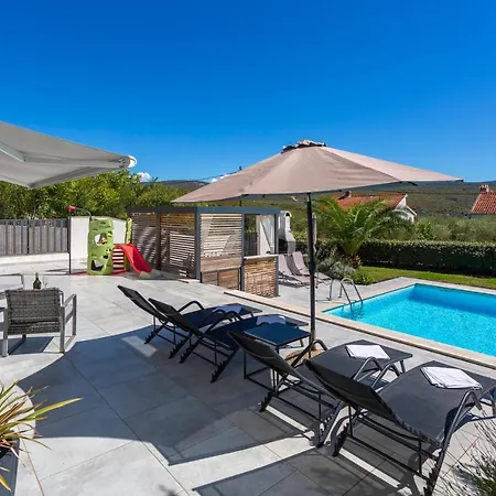 Sun & Sea With A View Villa *