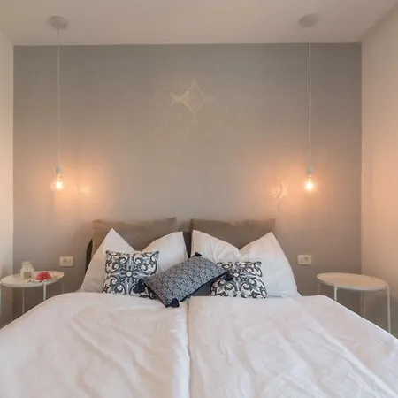 Sun & Sea With A View *