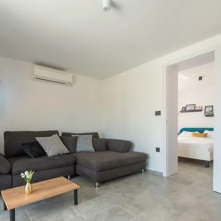 Sun & Sea With A View