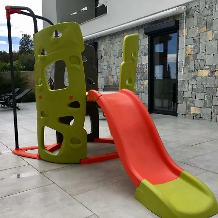 Sun & Sea With A View *