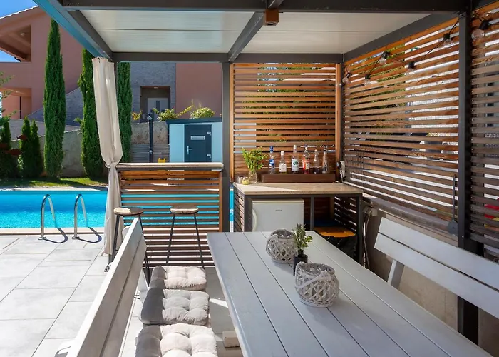 Sun & Sea With A View *