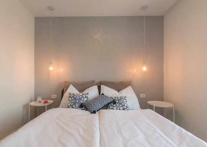 Sun & Sea With A View *