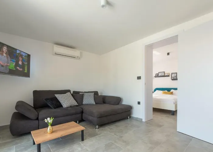 Sun & Sea With A View