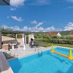 Sun & Sea With A View Корнич